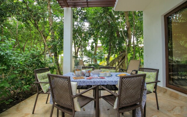 Pool View Condo in Resort by Olahola