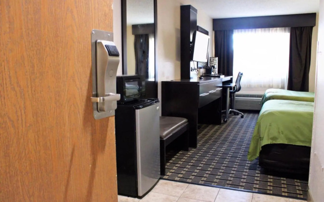 Quality Inn & Suites Detroit Metro Airport