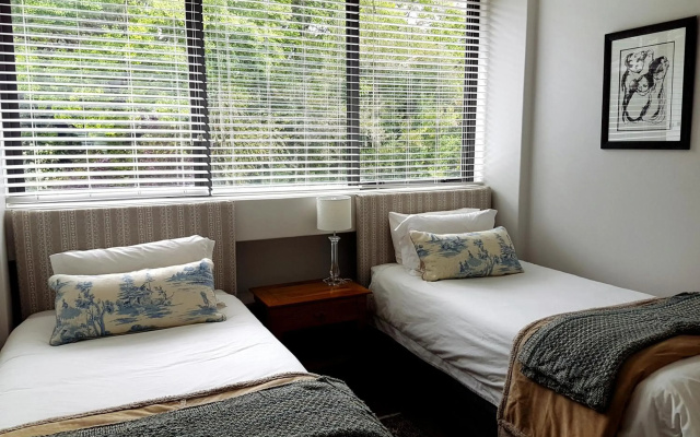Modern, centrally located Dorp street Apartment