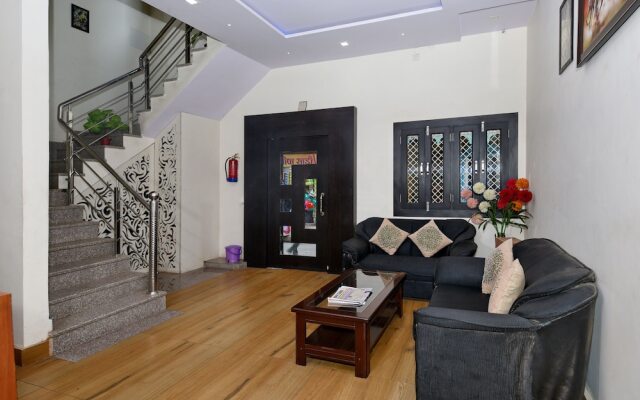 OYO 14571 Century Plaza