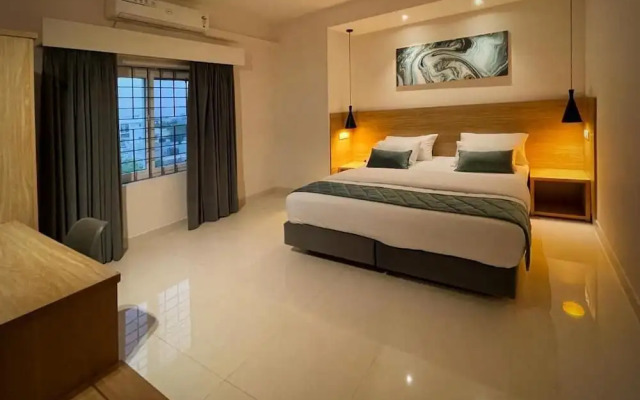 Eiffel Suites