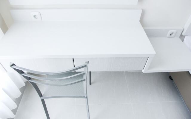 Central Jakarta Minimalist Studio Apartment at Elpis Residence