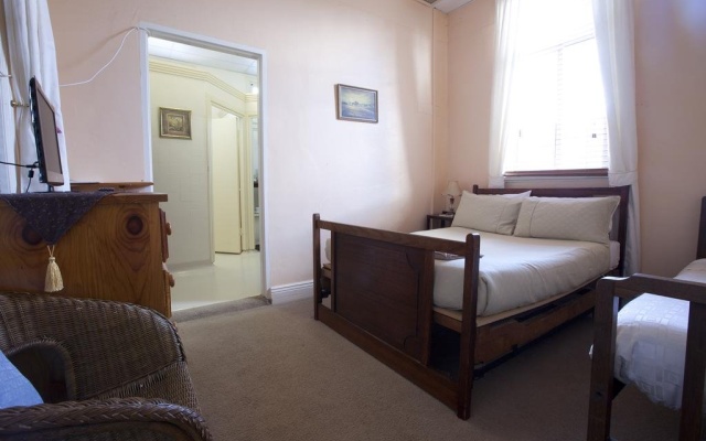 The Grand Guesthouse – Guest Rooms – Broken Hill