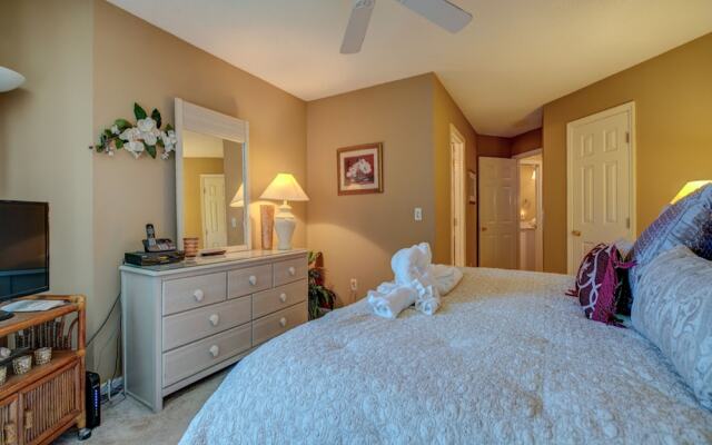 Colonnade Club 200 by Vtrips