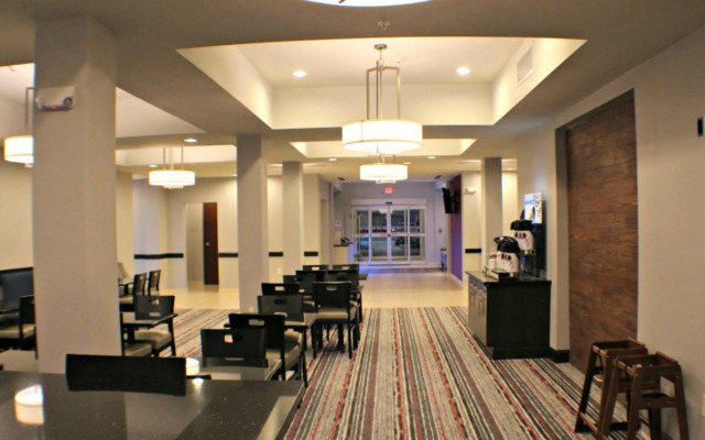 Holiday Inn Express & Suites Bonham by IHG