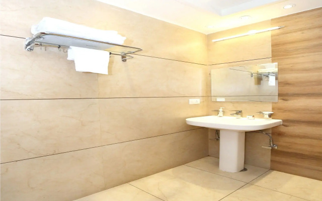 OYO 2860 Hotel 24x7 Inn