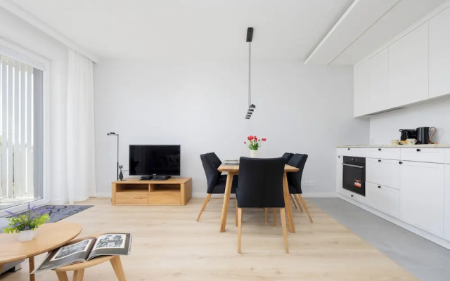 Gumińska Apartment Warsaw by Renters