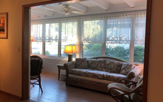 Barronhaus by Jekyll Realty
