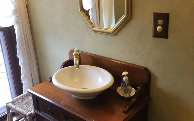 White Swan Inn Bed & Breakfast