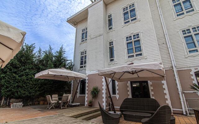 Gorgeous Studio in Historic Mansion in Beylerbeyi