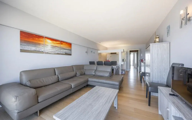 Charming Apartment With sea View and Parking Space