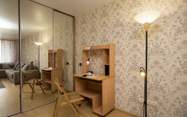 Etazhi 13. Mamina-Sibirjaka - Lunacharskogo