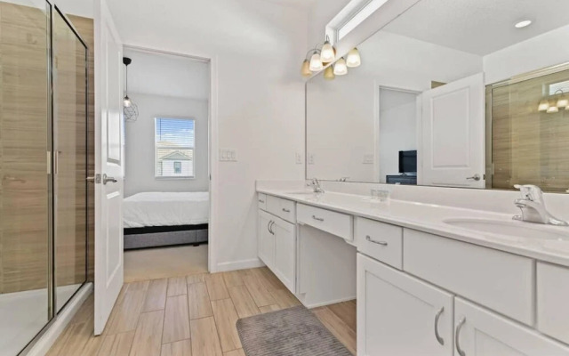 Beautiful Spacious House By Disney