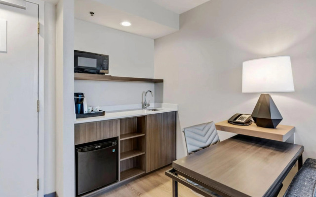 Holiday Inn Hotel & Suites Ottawa Kanata by IHG