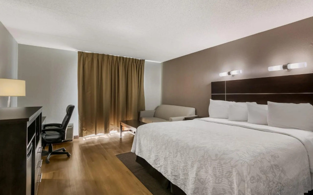 Red Roof Inn PLUS+ & Suites Knoxville West-Cedar Bluff