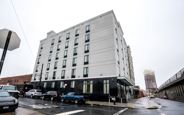 LeTap Hotel near AirTrain JFK Airport