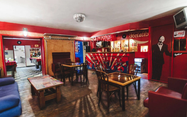Good Bye Lenin Pub & Garden - Hostel