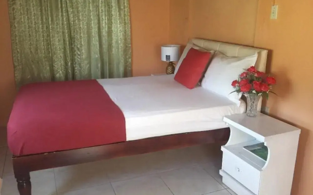 9 bed Villa Montego 10 Minute Walk to the Beach