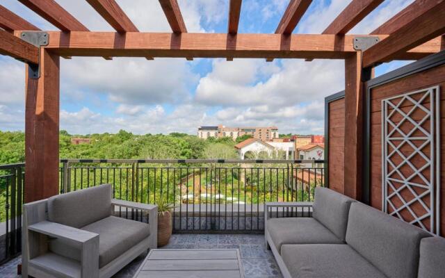 Hotel Drover, Autograph Collection