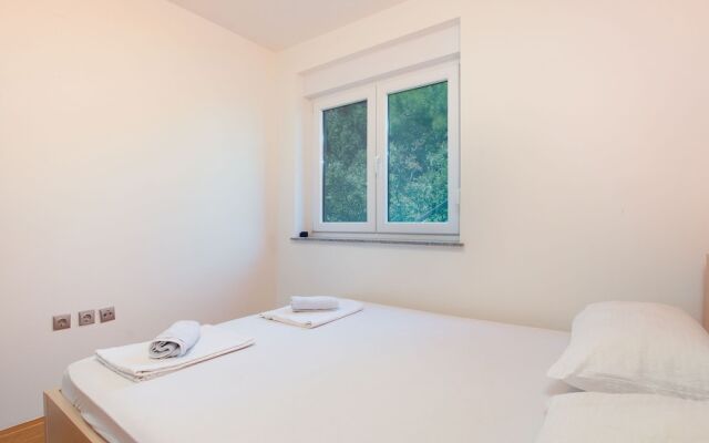 Elegant Apartment in Novalja near Sea