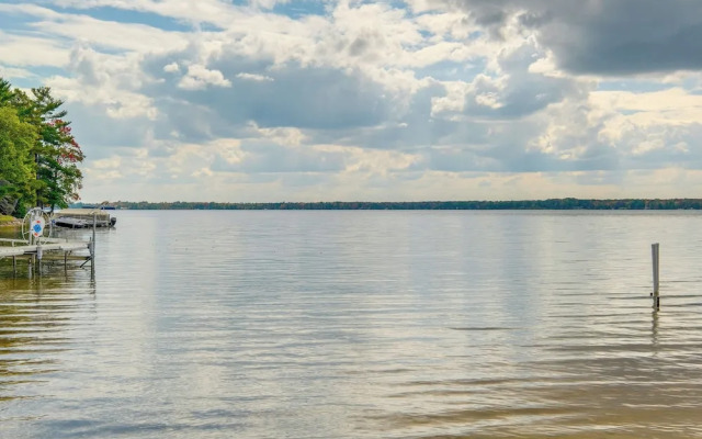 Kalkaska Retreat: Private Hot Tub, Dock, Fireplace