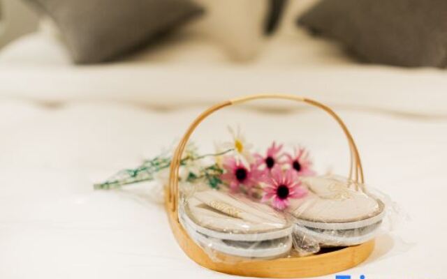 Zhuyouhui·LOFT Hotel (Guiyang Guanshanhu North High-speed Railway Station)