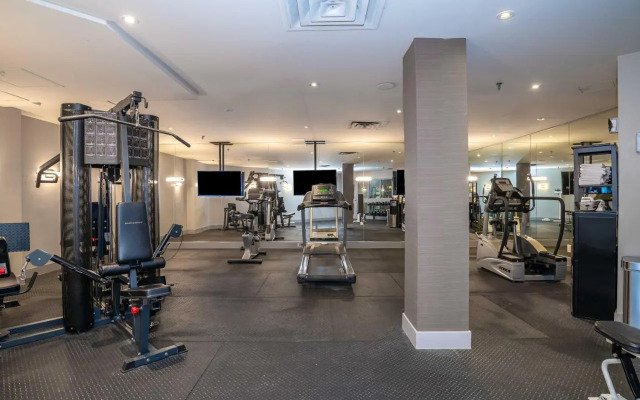 Stage West All-Suite Hotel & Theatre Restaurant