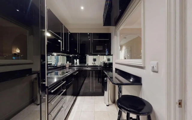 1 Bedroom Duplex Apartment in Pont Street