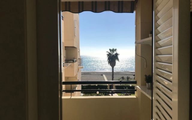 Espectacular residencial en 1ª linea con piscina