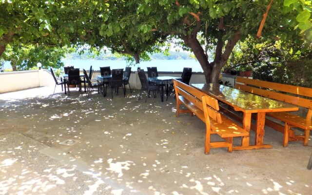 Nice Apartment in Supetarska Draga With Wifi and 1 Bedrooms