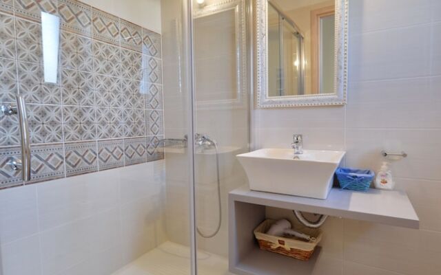 Niriides Luxury Studios