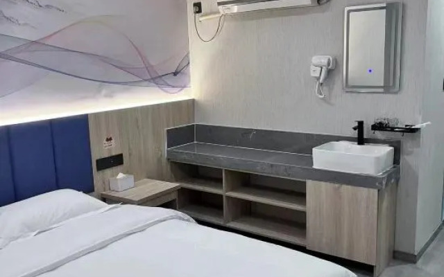 Qingfeng Hotel (Nanjing Maiyuqiao Subway Station)