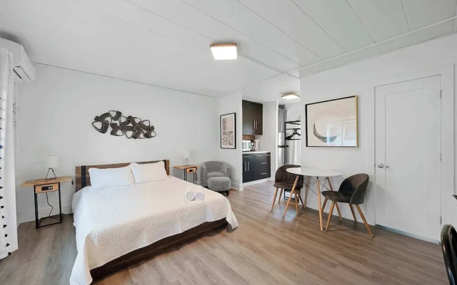 Chic City Retreat 93B