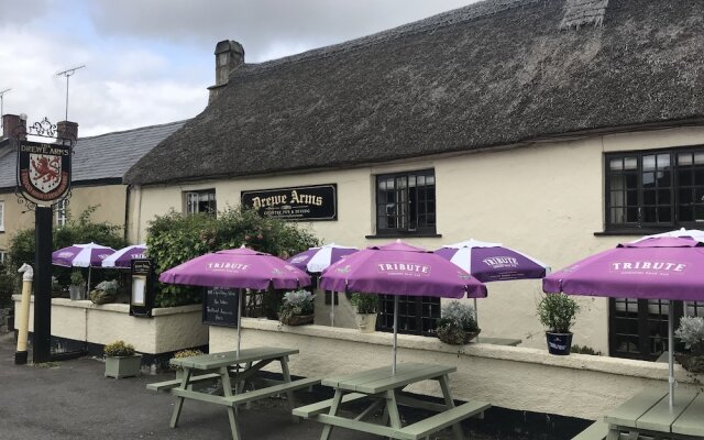 Drewe Arms Bunk Rooms & Church Cottage