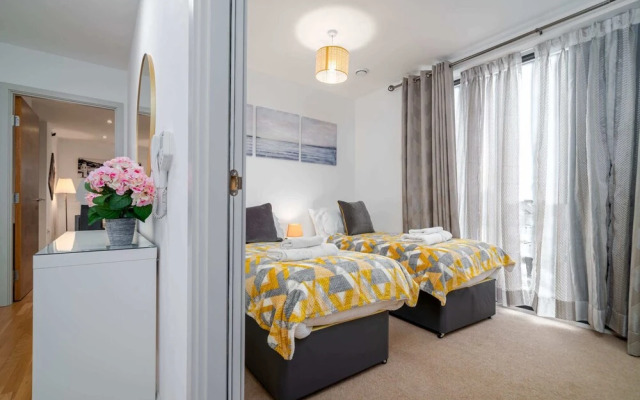 Guestready - Gorgeous 2BR Home With Balcony in Queensbury