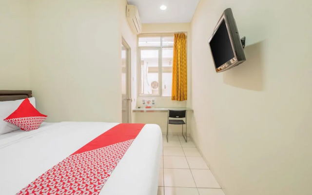 RedDoorz Plus @ Cibogo Bawah 2