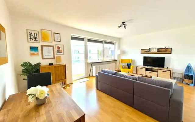 Stylish Apartment With Balcony