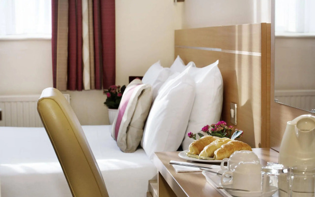 Queens Park Hotel
