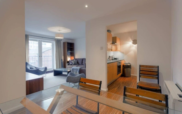2 Bedroom Apartment In Aldgate East