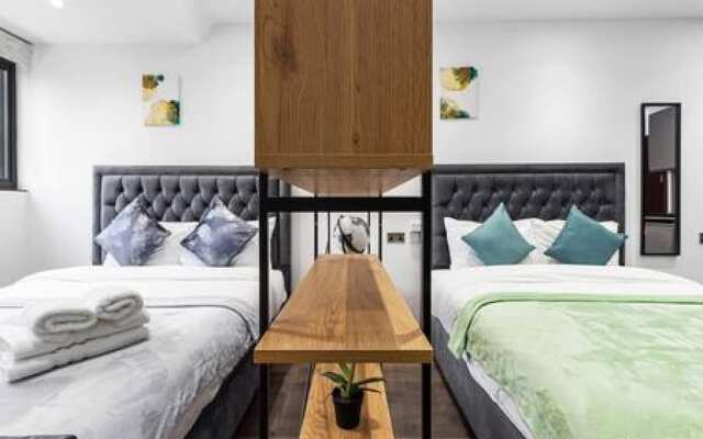 Modern Spacious Suite Sleeps 4 in Central London