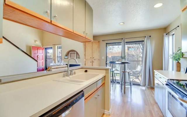 1 Mi to Unm: Convenient Albuquerque Townhome!