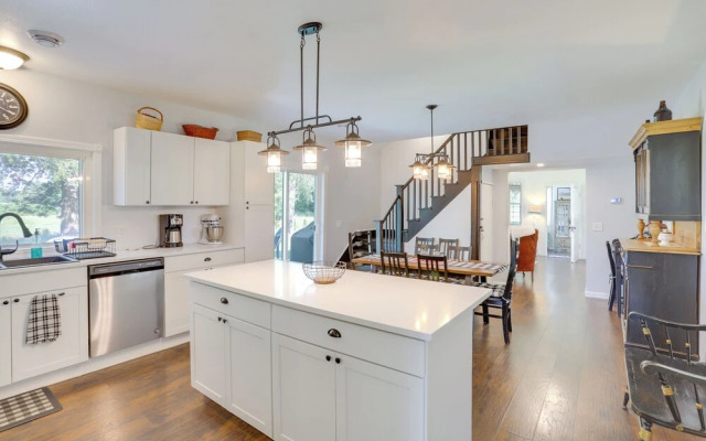 South Haven Farmhouse w/ Fire Pit, 4 Mi to Beach!