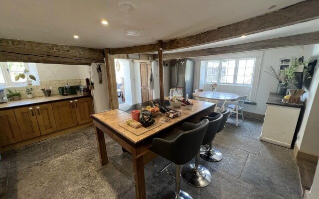 Lovely 5-bed House Near Ilminster and for Families