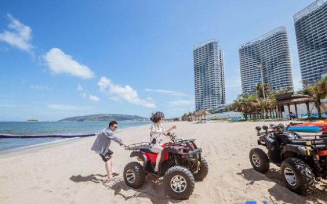 Twin Moon Bay Xianghai Hot Spring Holiday Hotel