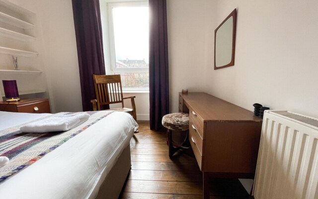 Tenement in Glasgow's Vibrant Southside