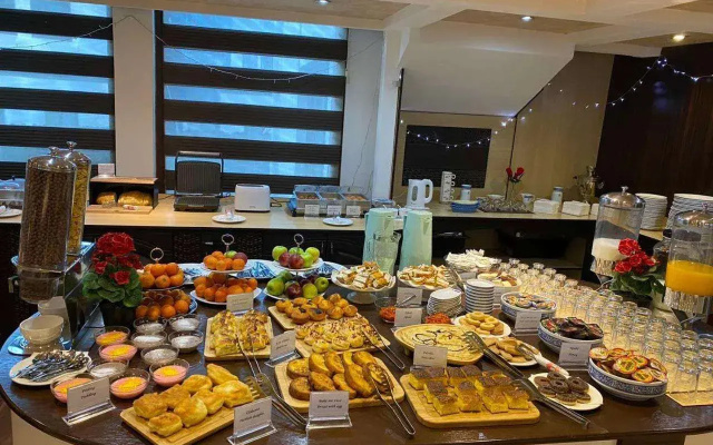 Hotel Theranda