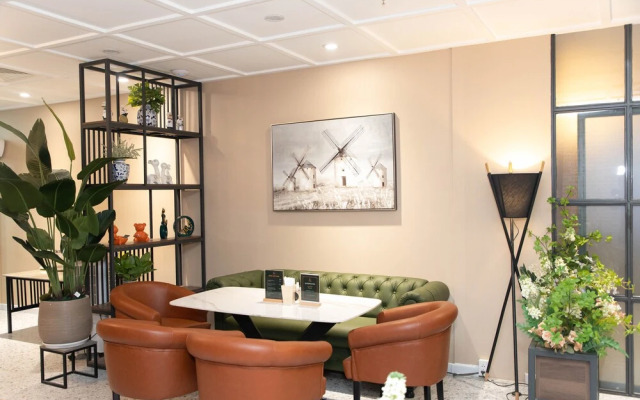 Lanura Apartments and Hotel
