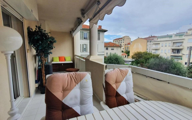 Melodie Garage Gratuit (Adults Only)