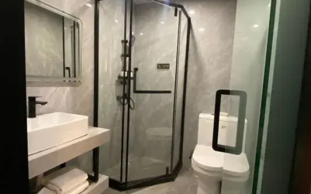 Poli Light Hotel (Beilun Port Area)