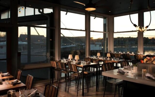 The Boathouse Waterfront Hotel & Marina